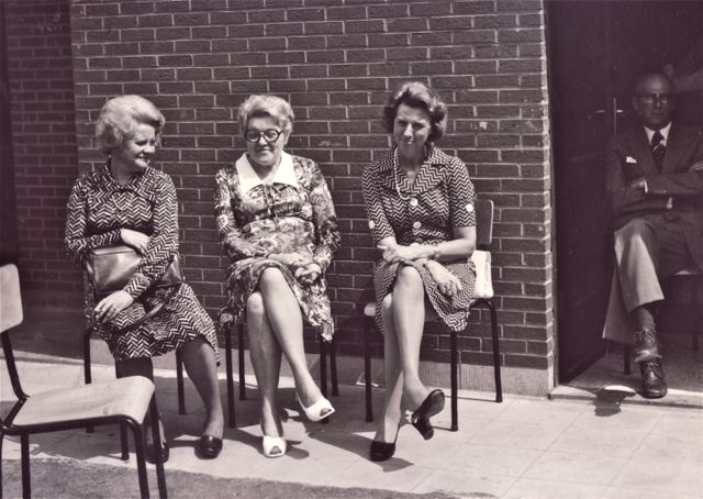 Pa bleef binnen want die was al gebruind wegens zijn koloniaal verleden.